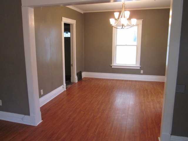 504 S Summit Ave - Photo 2 of 11