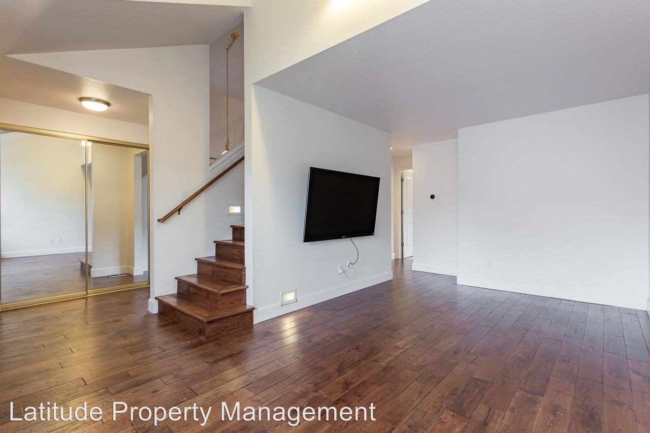 4726 NE 32nd Pl - Photo 2 of 8