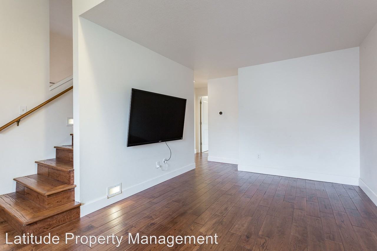 4726 NE 32nd Pl - Photo 3 of 8