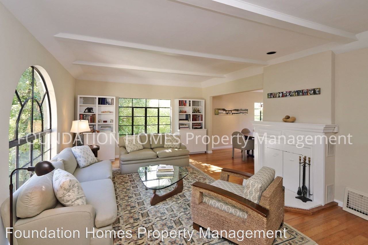 164 Janes St - Photo 2 of 18