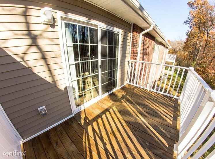 204 Pheasant Ave - Photo 2 of 6