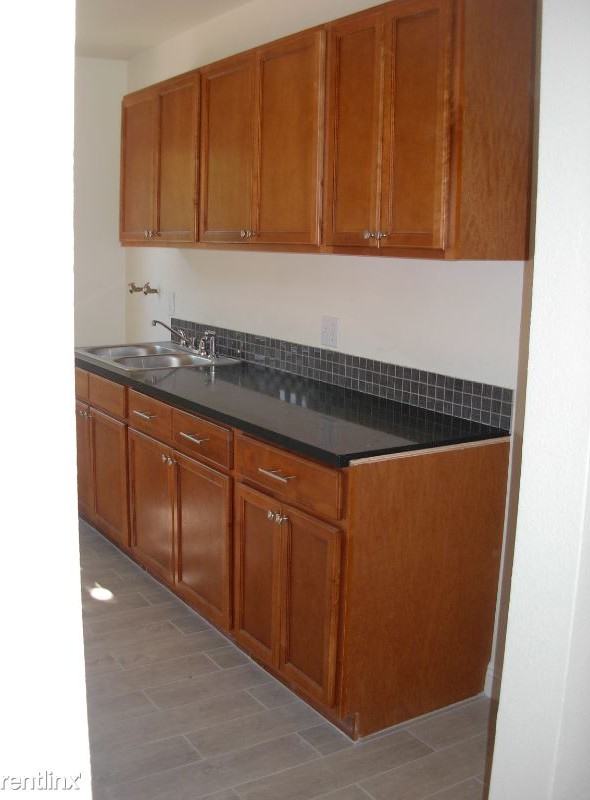 4411 W 1st St - Photo 3 of 18