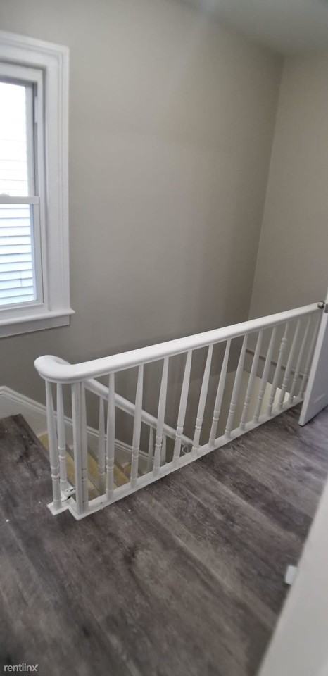 188 Pearsall Ave - Photo 3 of 6