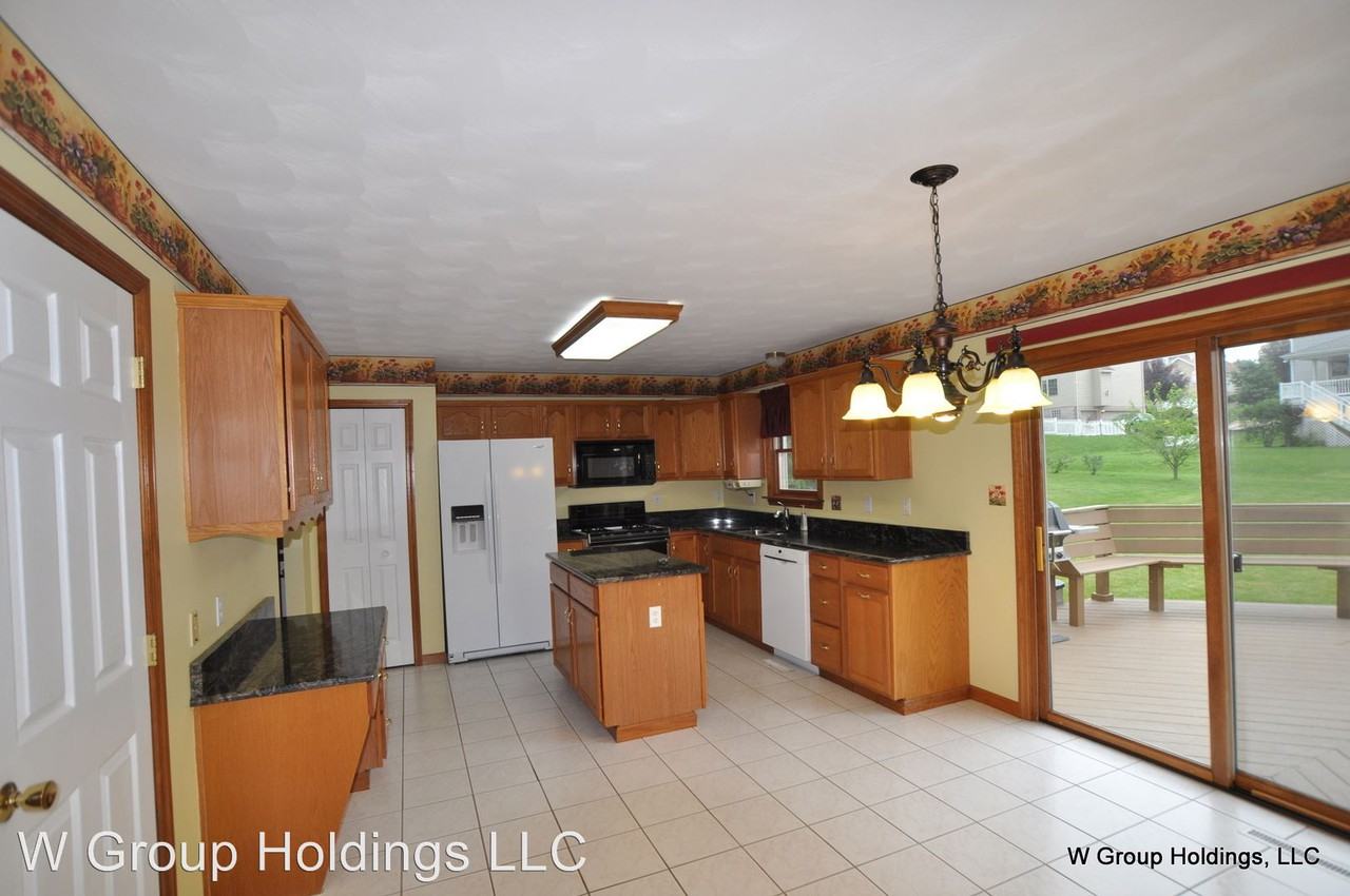 1012 Chinaberry Ct - Photo 3 of 26