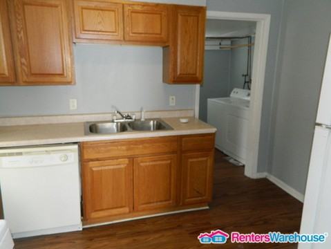 1318 Lewis Ave - Photo 3 of 13