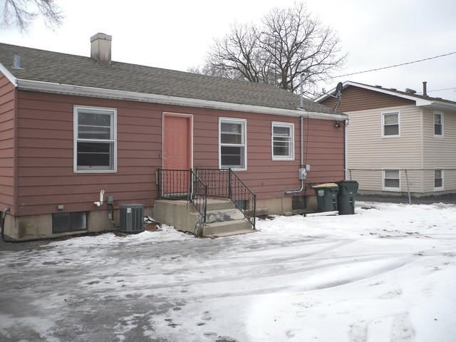 425 S Lake St - Photo 2 of 18