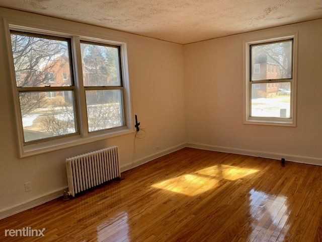 Bright 1 Bedroom Apt in Garden Style Complex - H/HW - Pets - Parking - North White Plains - Photo 3 of 8