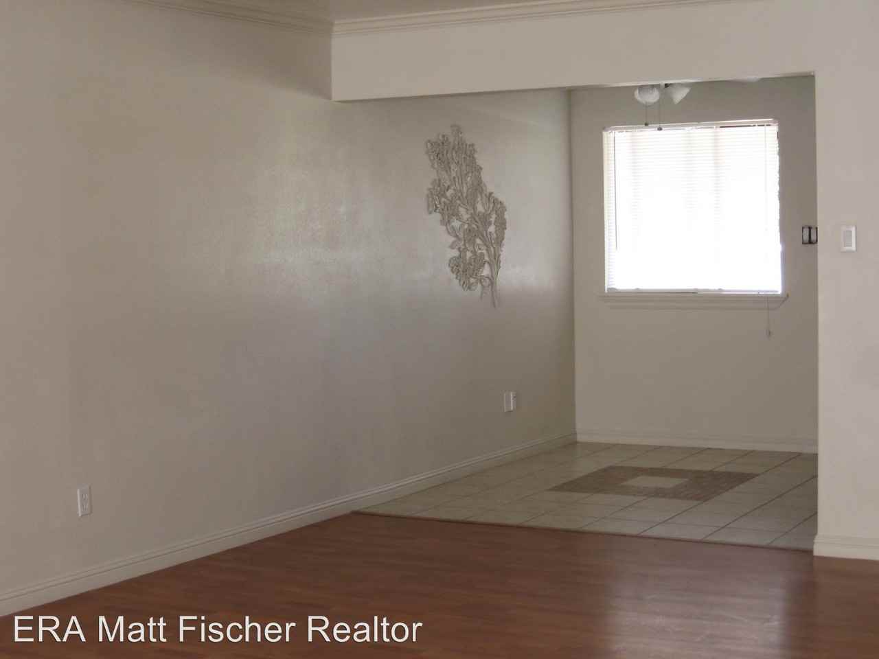 810 W 28th St - Photo 2 of 10