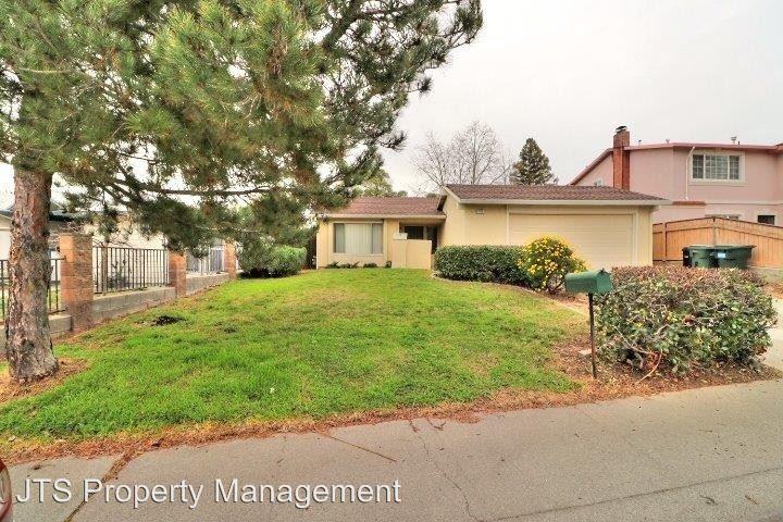 7025 Catamaran Dr - Photo 3 of 46