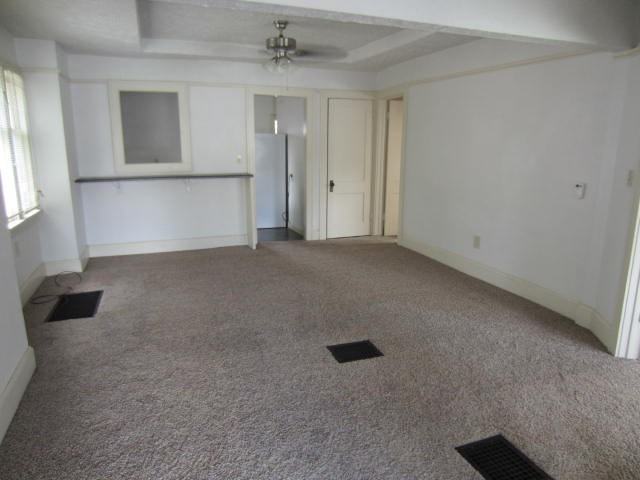 618 E Grand St - Photo 4 of 14