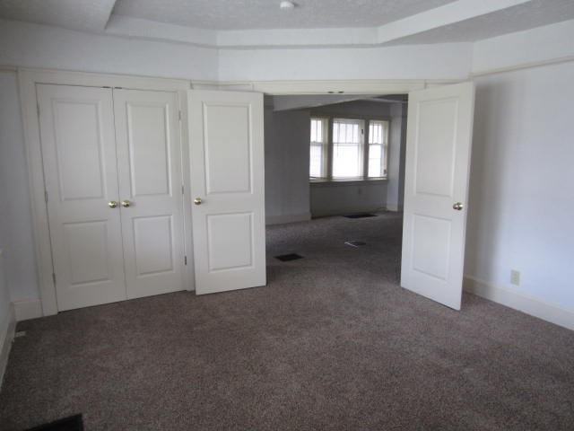 618 E Grand St - Photo 5 of 14