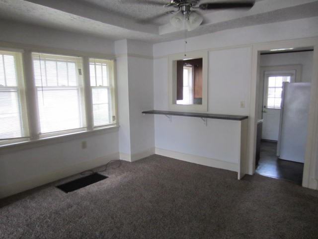 618 E Grand St - Photo 6 of 14