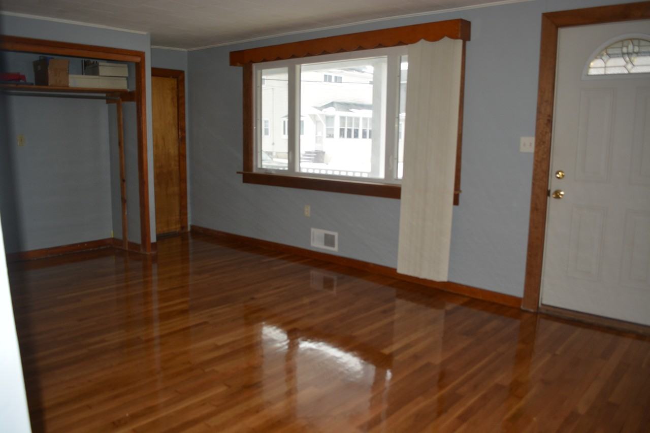 127 Sheldon Avenue - Photo 5 of 8