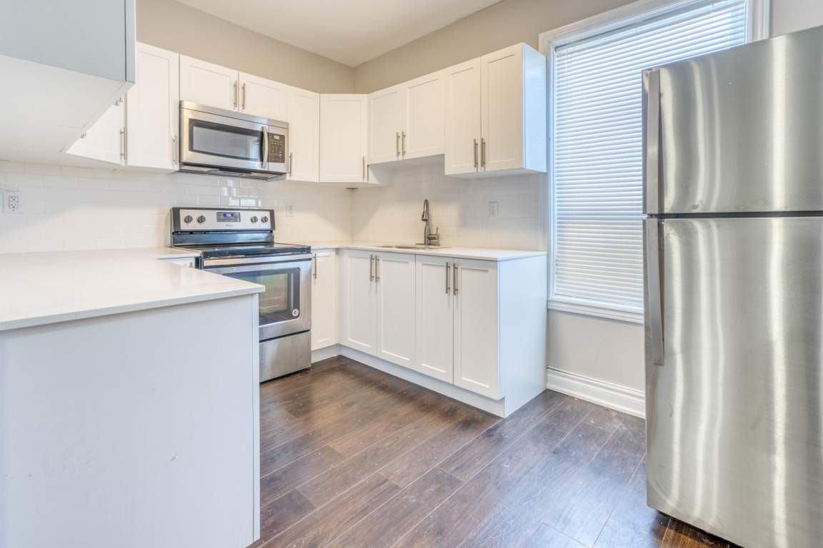 215 Wentworth St N - Photo 2 of 25