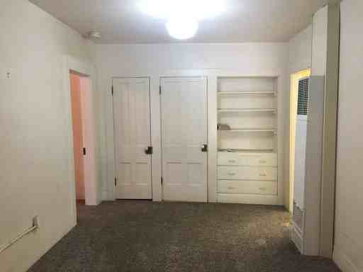 324 N Mount Vernon Ave - Photo 3 of 5