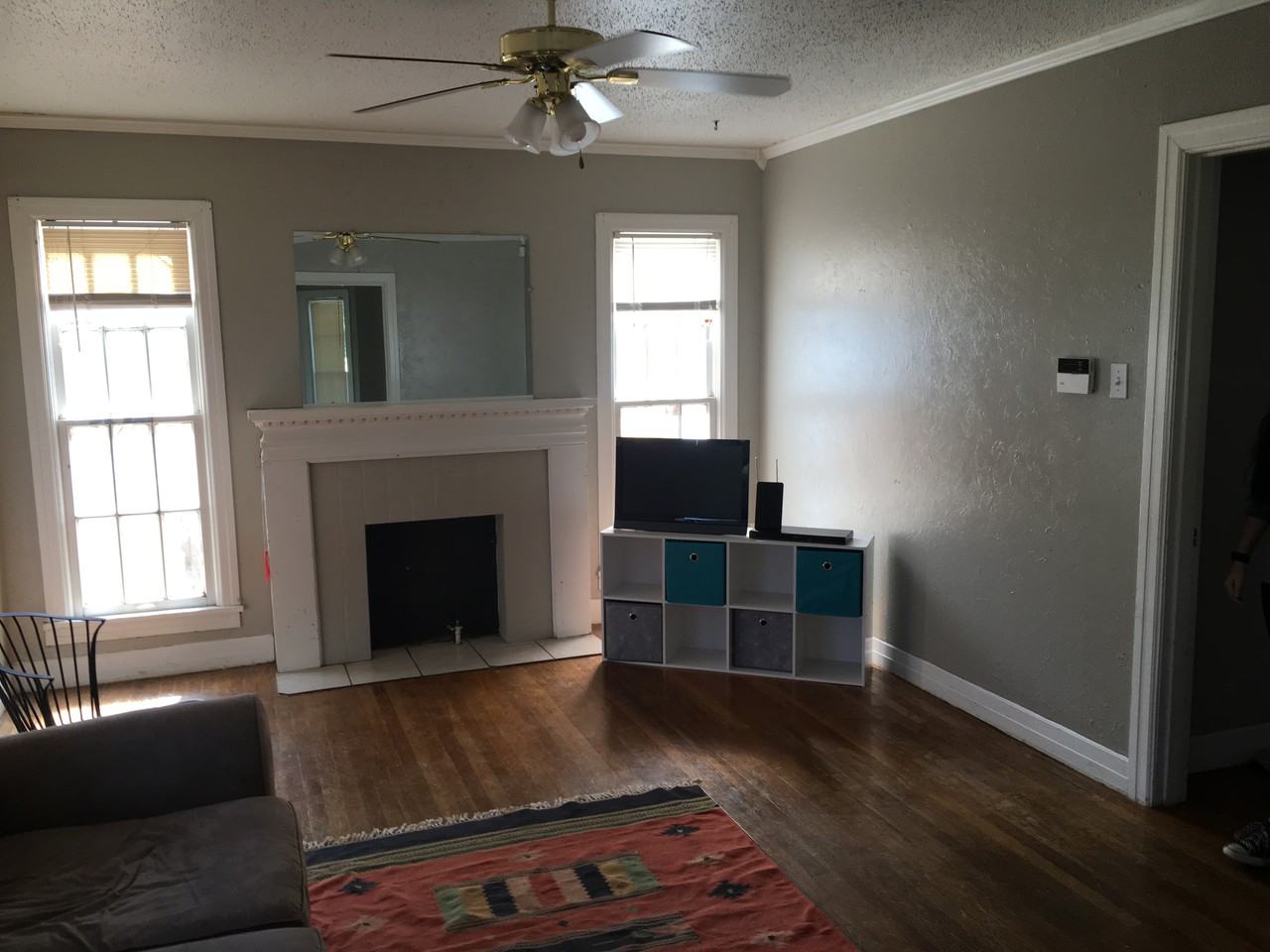 2323 25th St - Photo 3 of 7