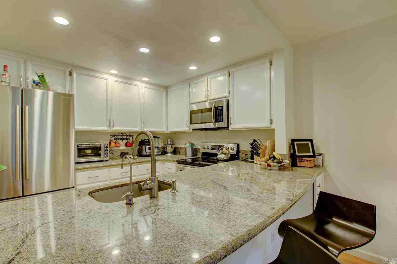 4 W Harbor Dr - Photo 3 of 32