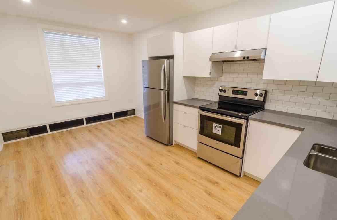 Amazing One Bedroom Apartment - Photo 3 of 13