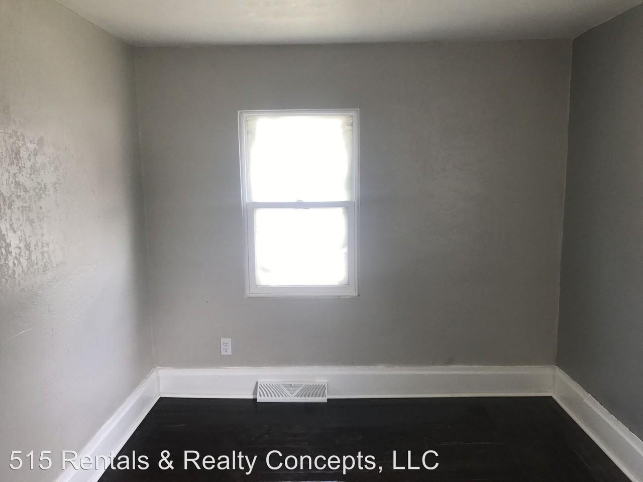 207 E 16th St - Photo 2 of 5