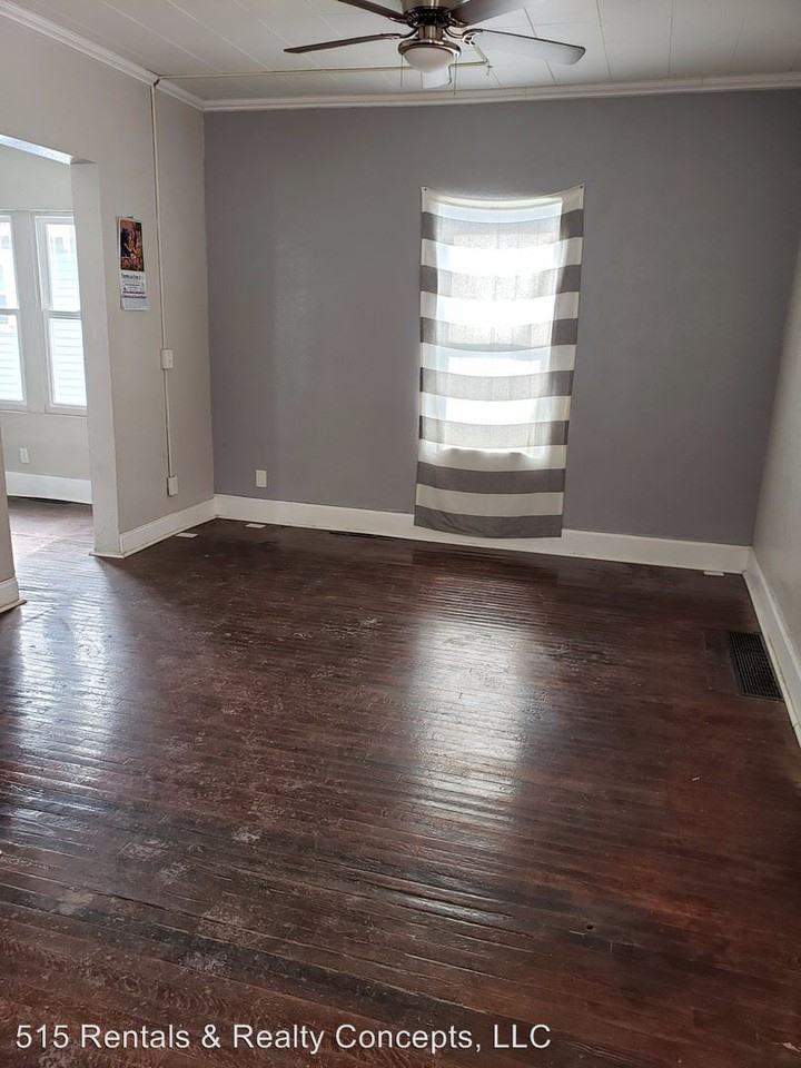 207 E 16th St - Photo 3 of 5