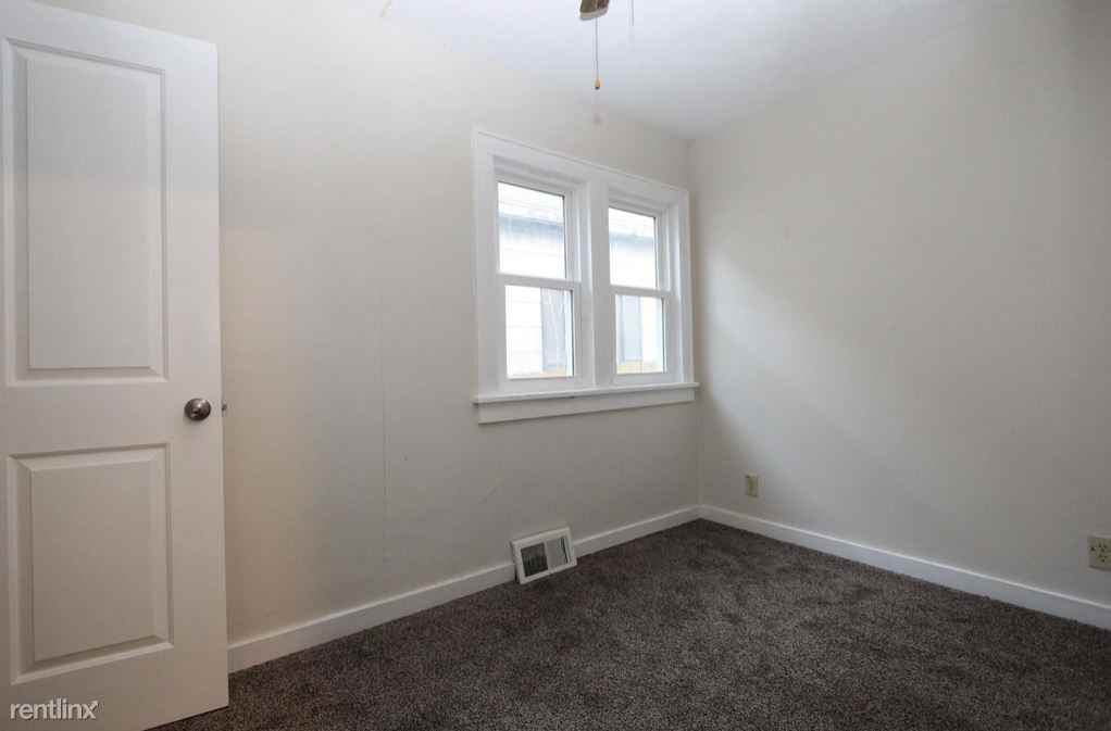 1605 State St - Photo 2 of 8