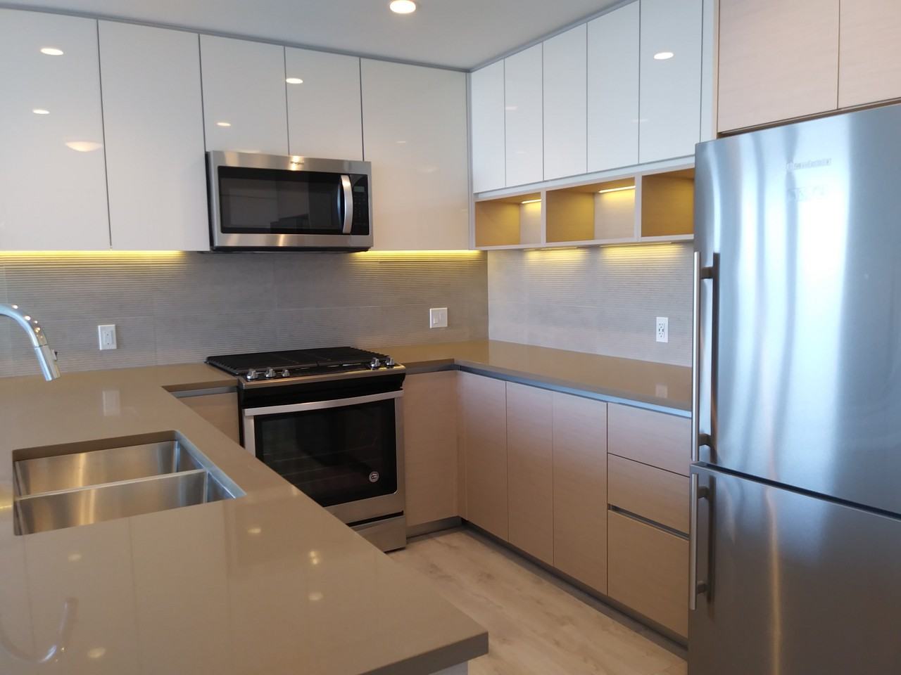 8850 University Crescent #1602 - Photo 3 of 25