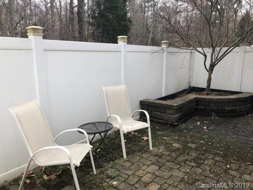 2912 White Willow Rd - Photo 2 of 6