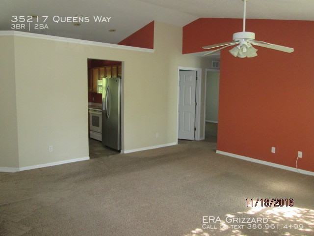 35217 Queens Way - Photo 3 of 12