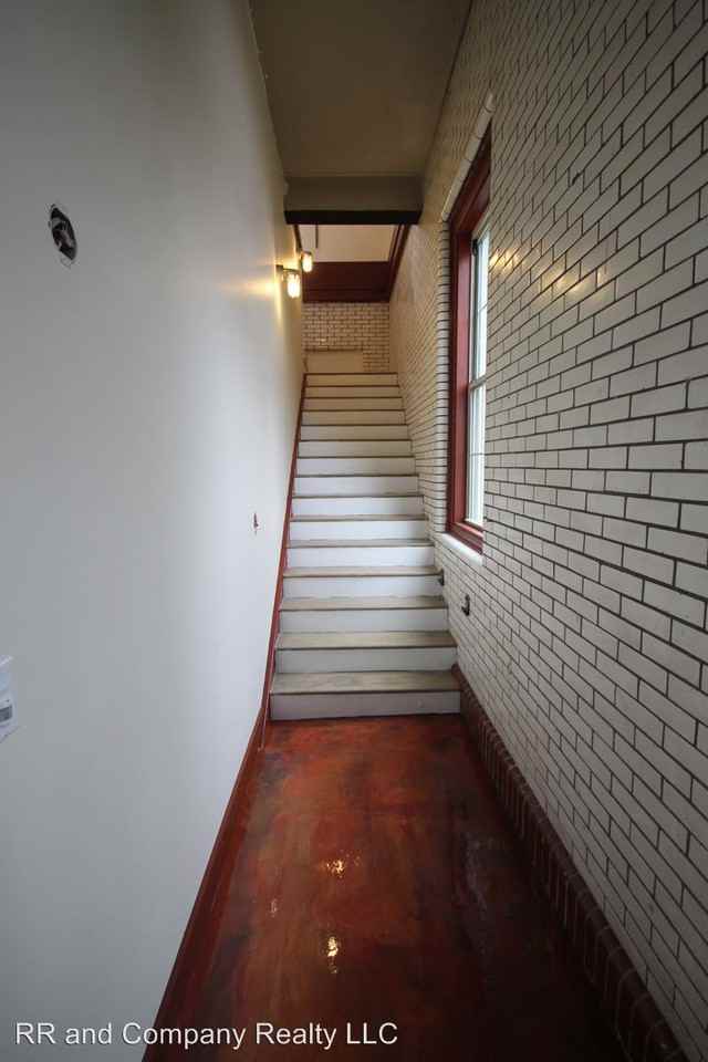 1043 Sumner Ave - Photo 2 of 21