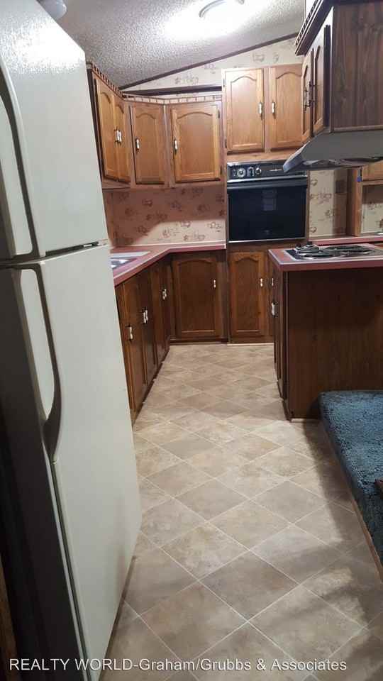 18920 Grant St - Photo 3 of 12