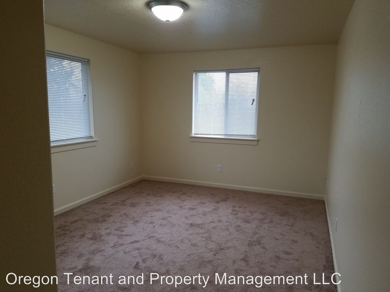 2424/2428 E Whiteaker Ave - Photo 2 of 5