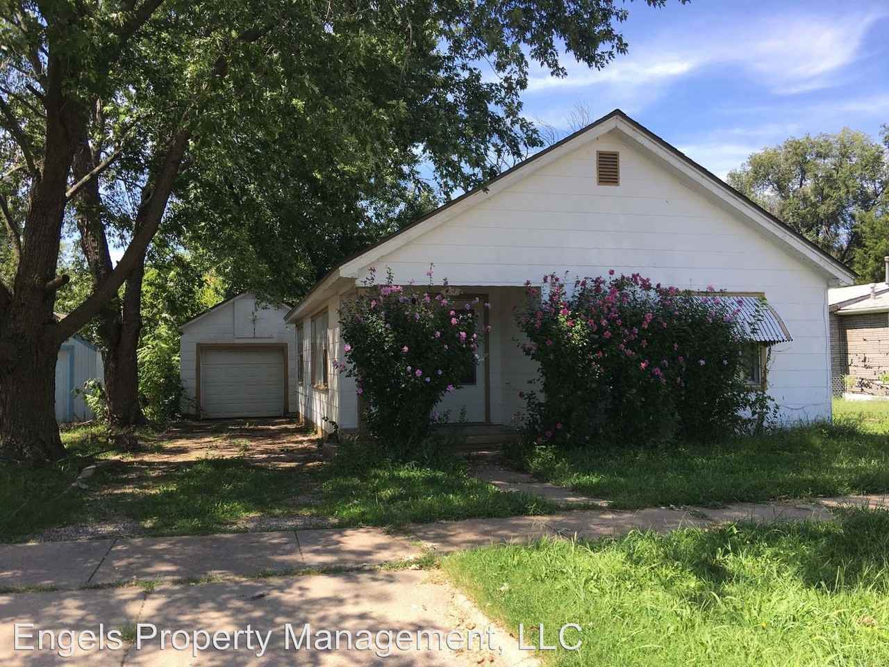 323 Poplar St - Photo 3 of 3