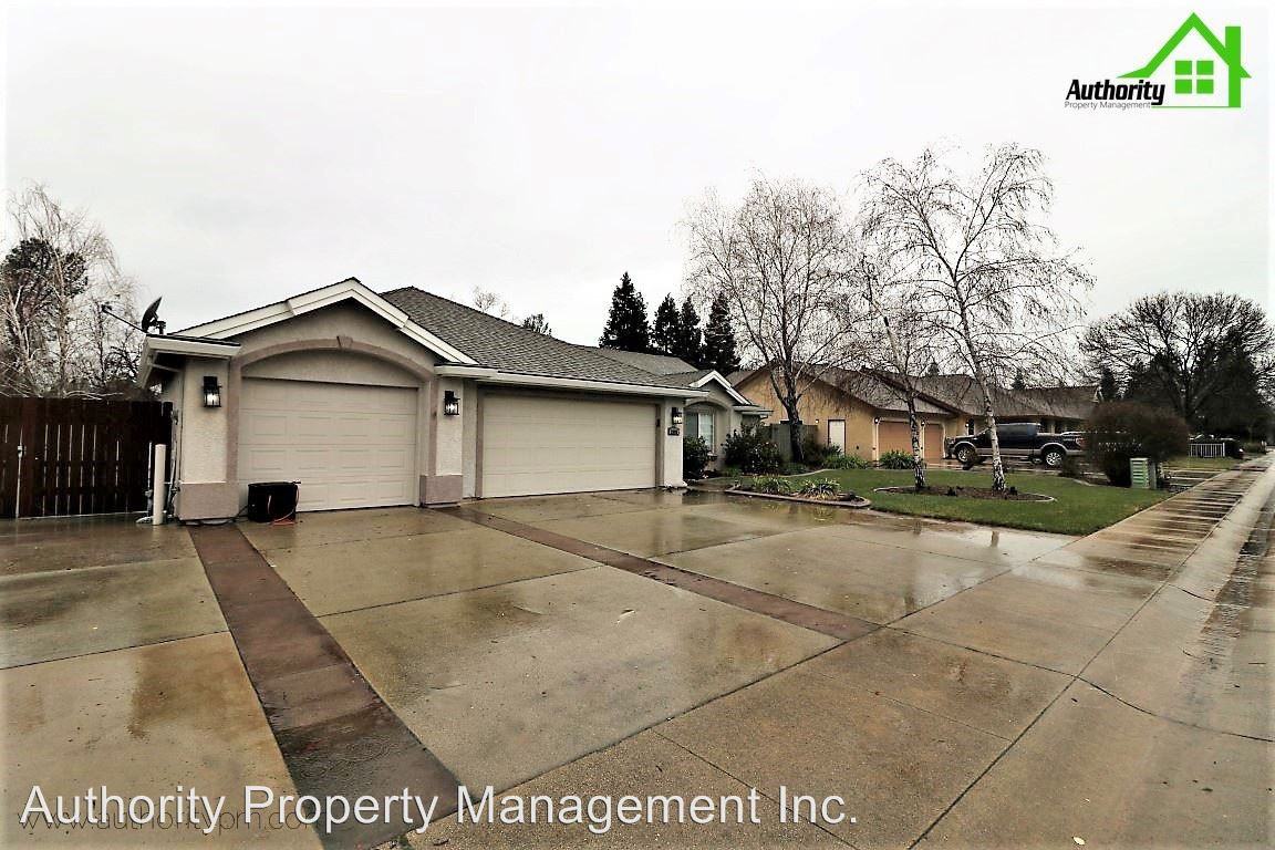 3386 Kentwood Dr - Photo 3 of 23