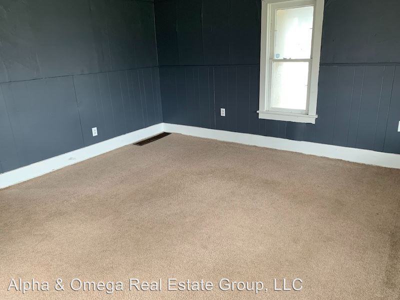 684 N State St - Photo 2 of 8