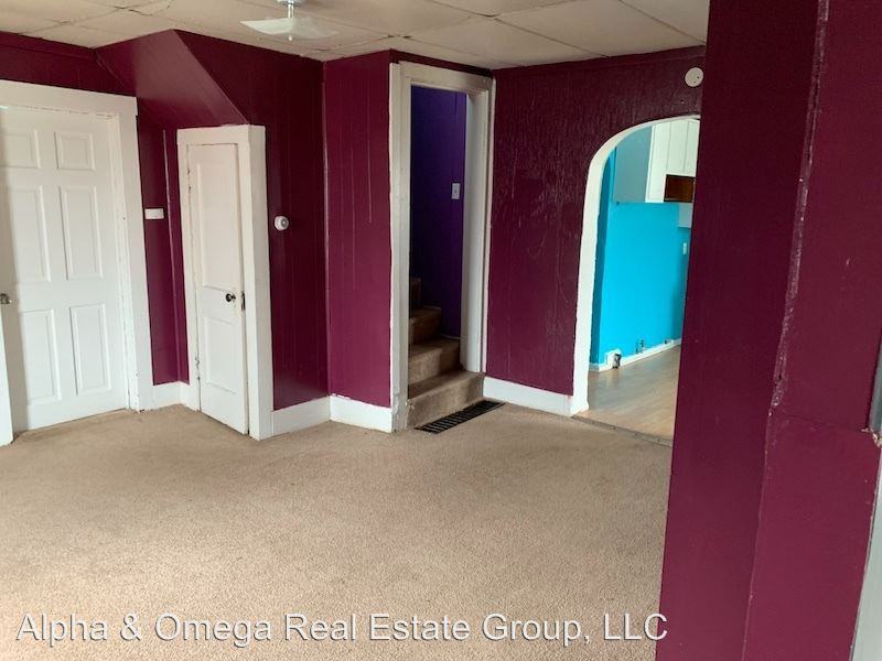 684 N State St - Photo 3 of 8