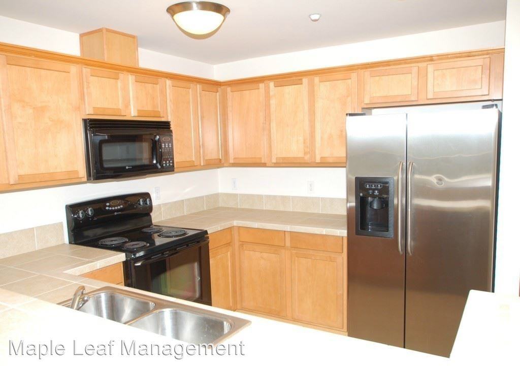 1957 23rd Pl NE #203 - Photo 3 of 16