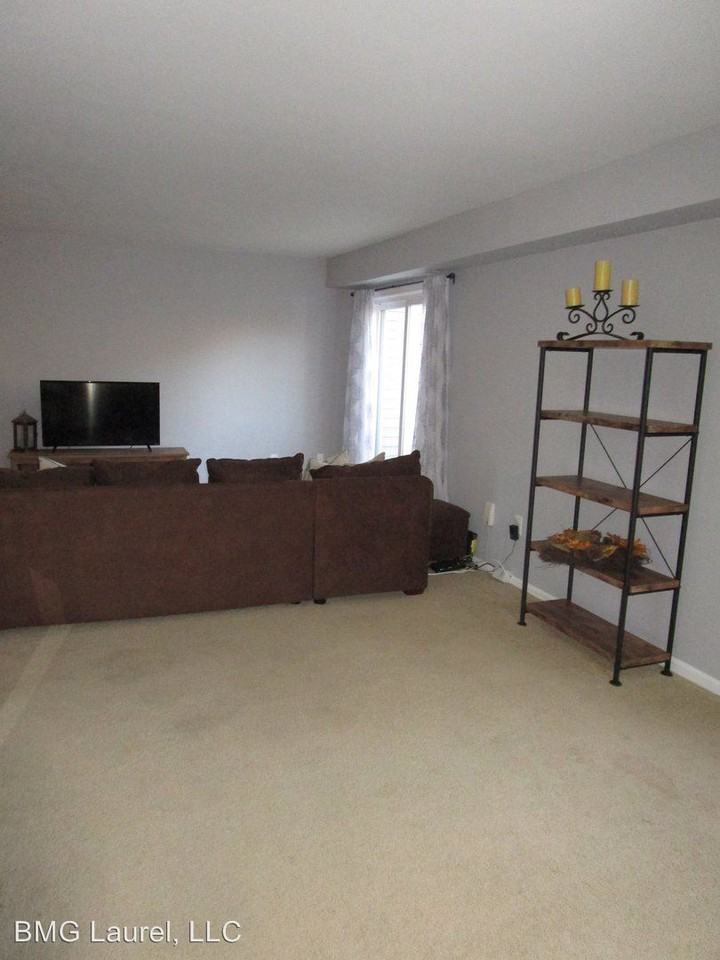 678 Newbridge Ct - Photo 3 of 11