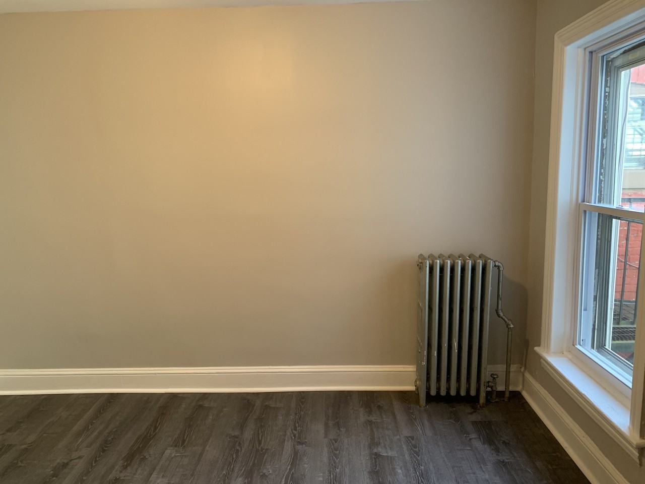 216 Mott St - Photo 2 of 4