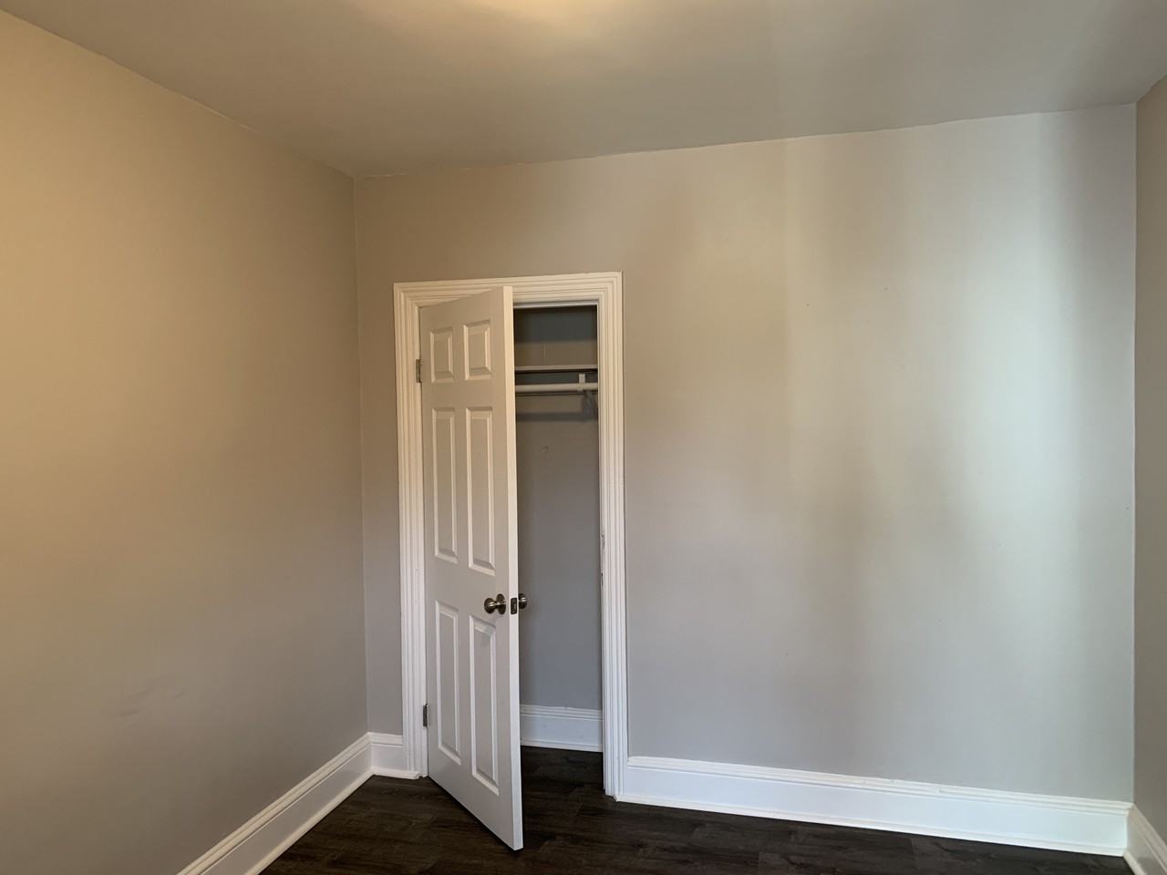 216 Mott St - Photo 3 of 4