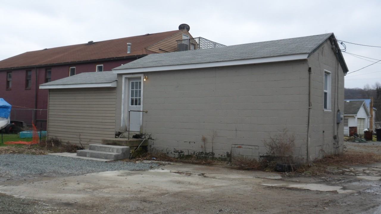 409 Indiana Ave - Photo 2 of 8