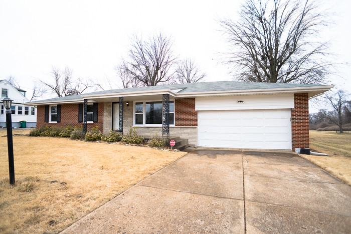 1664 Talisman Ln - Photo 2 of 22