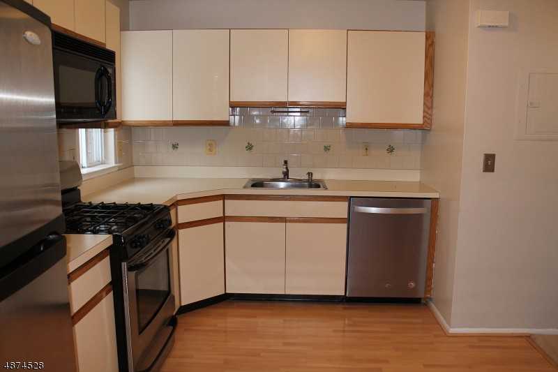 216 Woods Edge Dr - Photo 2 of 15