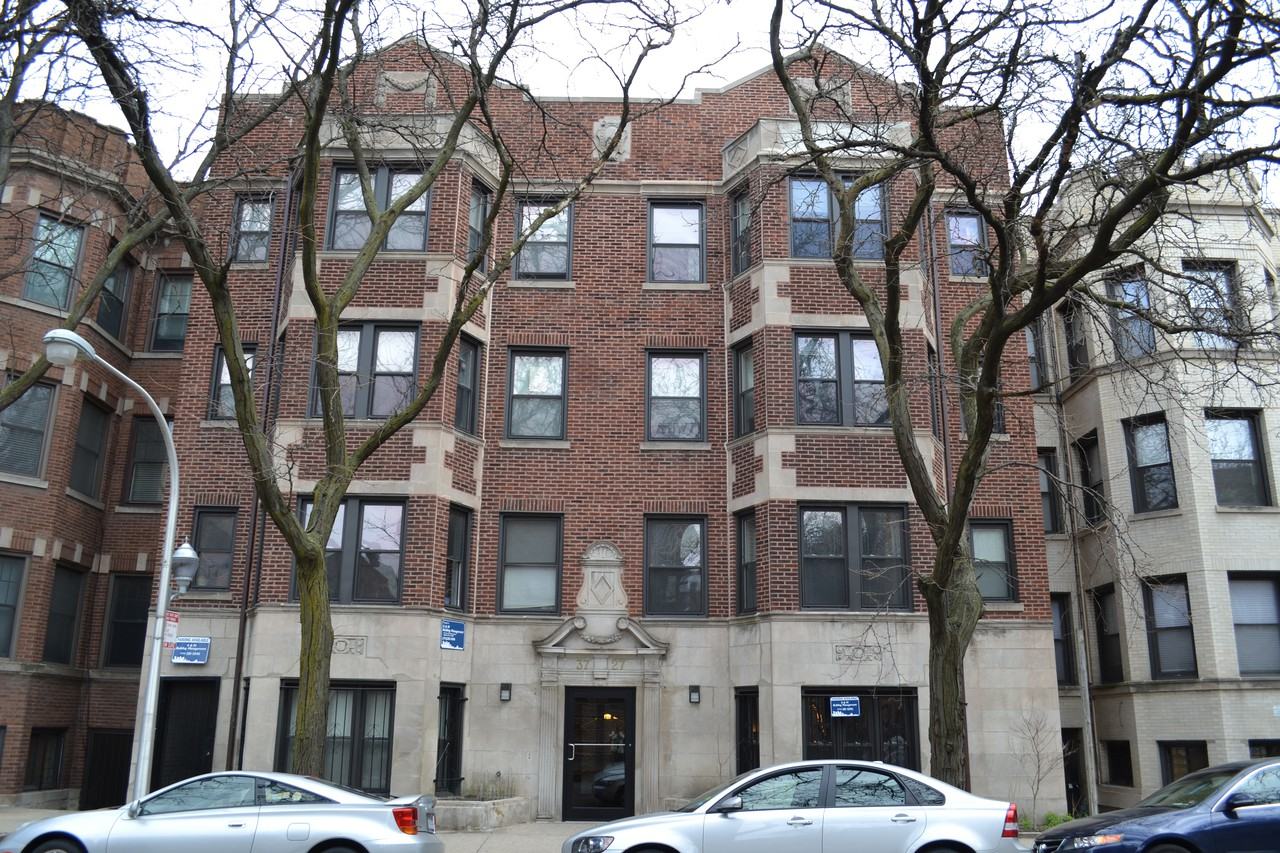 3727 North Pine Grove Avenue #401