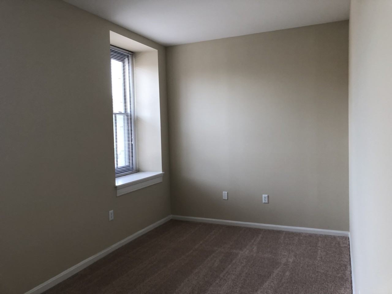 101 E Mount Royal Ave - Photo 3 of 11
