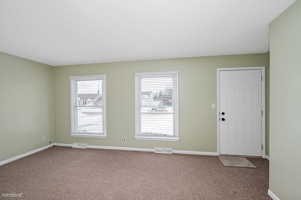 500 Faircrest Ave NW - Photo 3 of 10