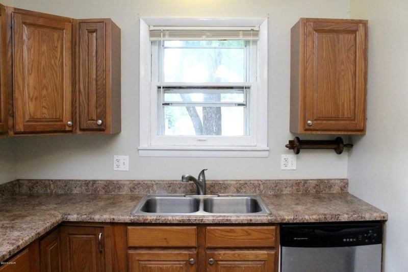 712 S 20th St - Photo 2 of 7
