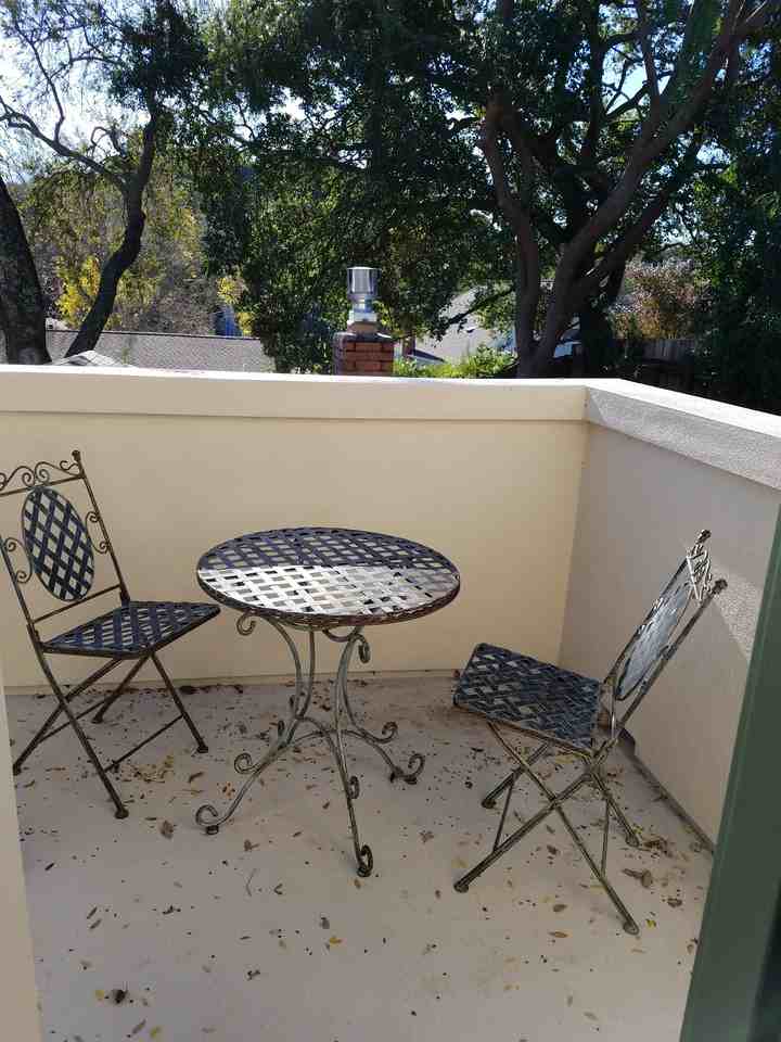 437 Pinewood Drive - Photo 3 of 10