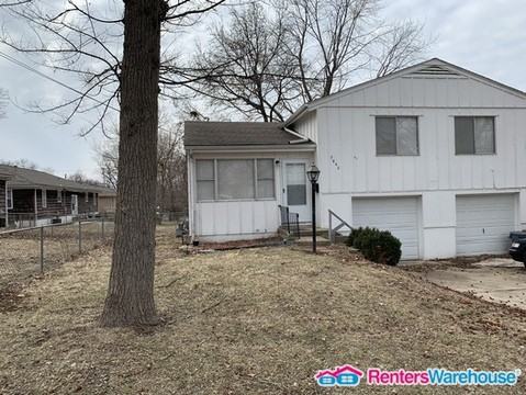 7942 Newton St - Photo 2 of 12