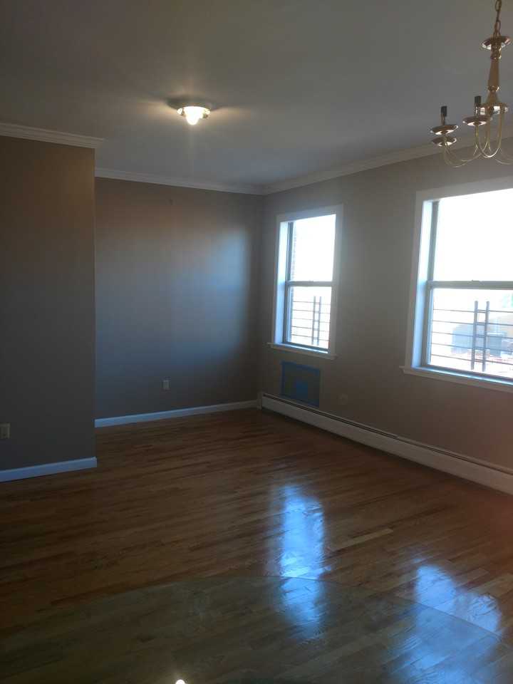 1465 Gates Ave - Photo 3 of 6