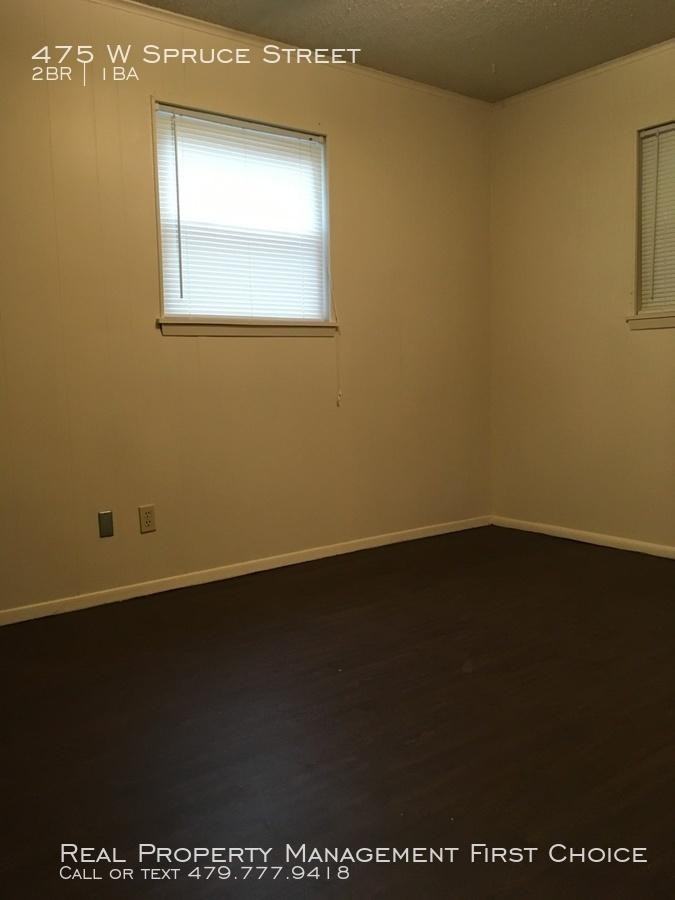 475 W Spruce St - Photo 3 of 5
